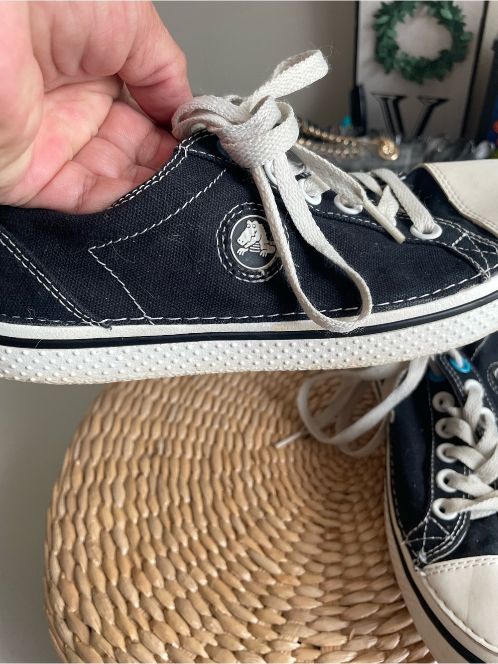 CROCS Woman’s Sneakers in SZ 7 in gently used condition - Picture 4 of 9